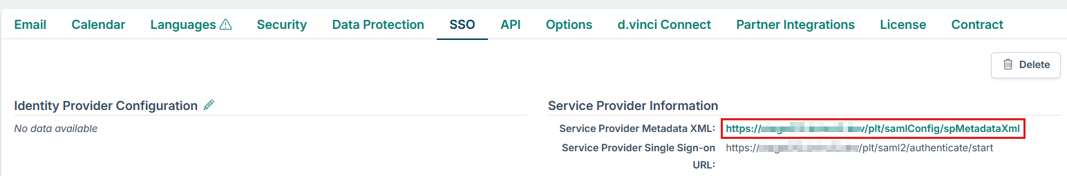 d.vinci basic settings, SSO tab, on the left "Identity Provider Configuration" with the note "No data available", on the right "Service Provider Information" with the highlighted link "Service Provider Metadata XML" and the Service Provider Single Sign-on URL below it.